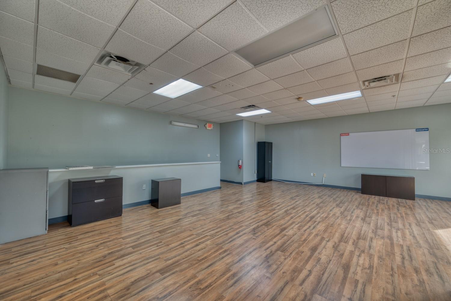 Image 9 of 13 For 7575 Kingspointe Parkway 5