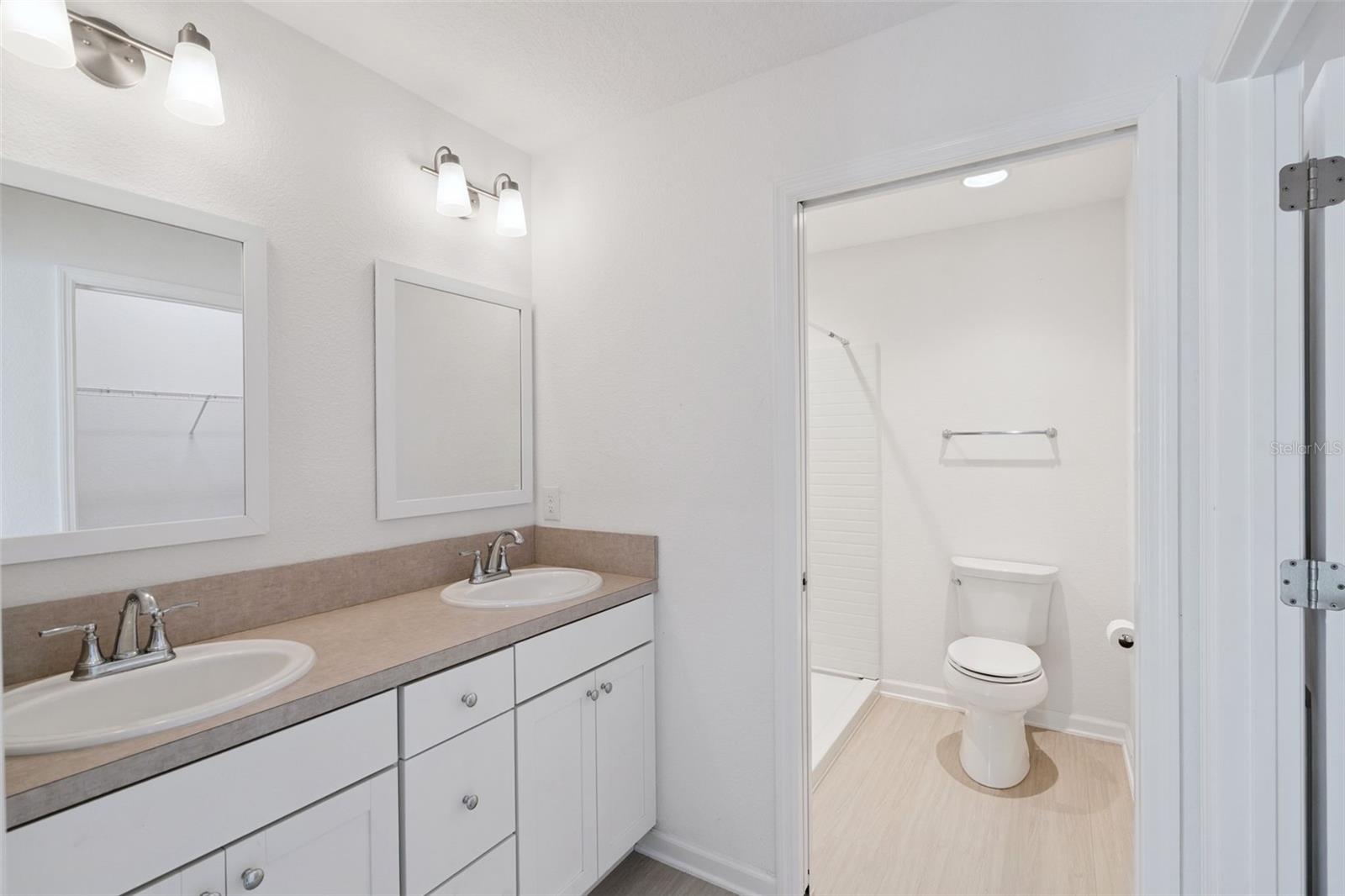 Image 14 of 17 For 7548 Kuenher Court