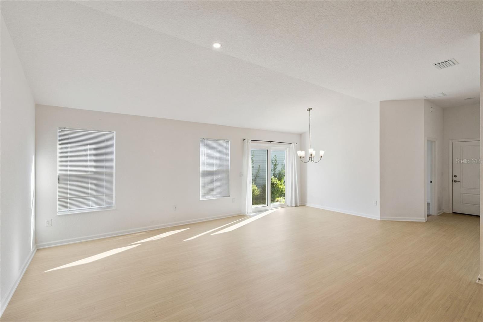 Image 4 of 17 For 7548 Kuenher Court