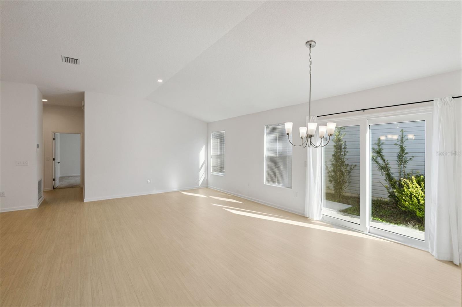 Image 5 of 17 For 7548 Kuenher Court