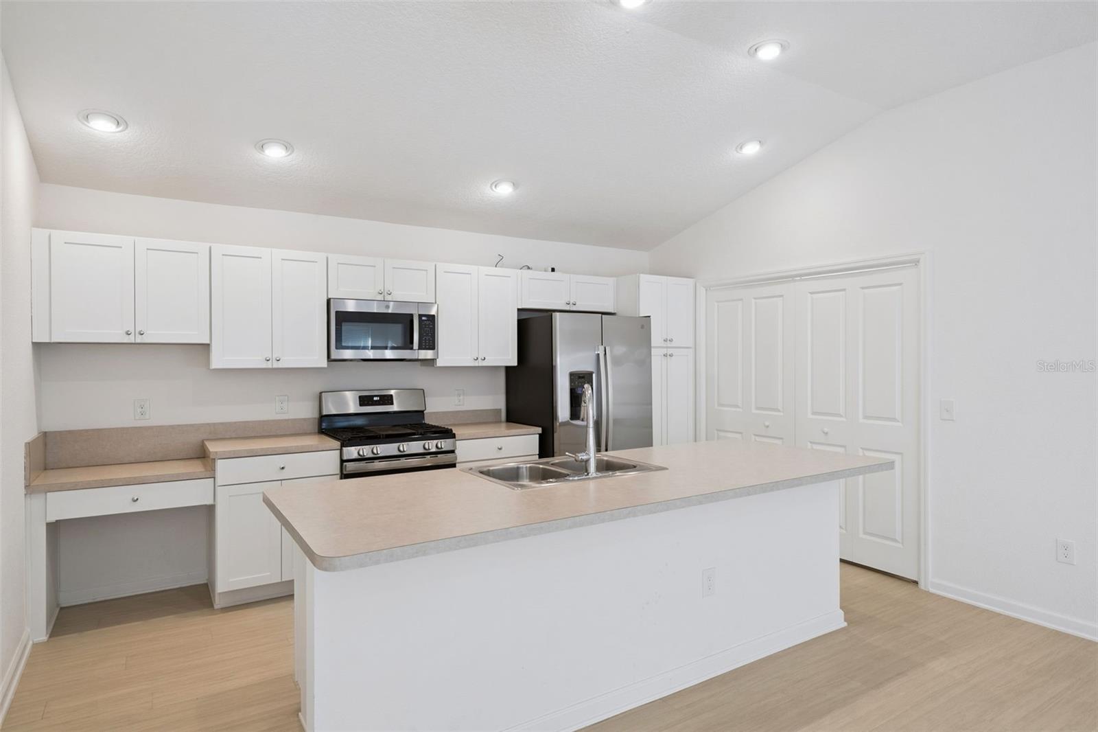 Image 7 of 17 For 7548 Kuenher Court