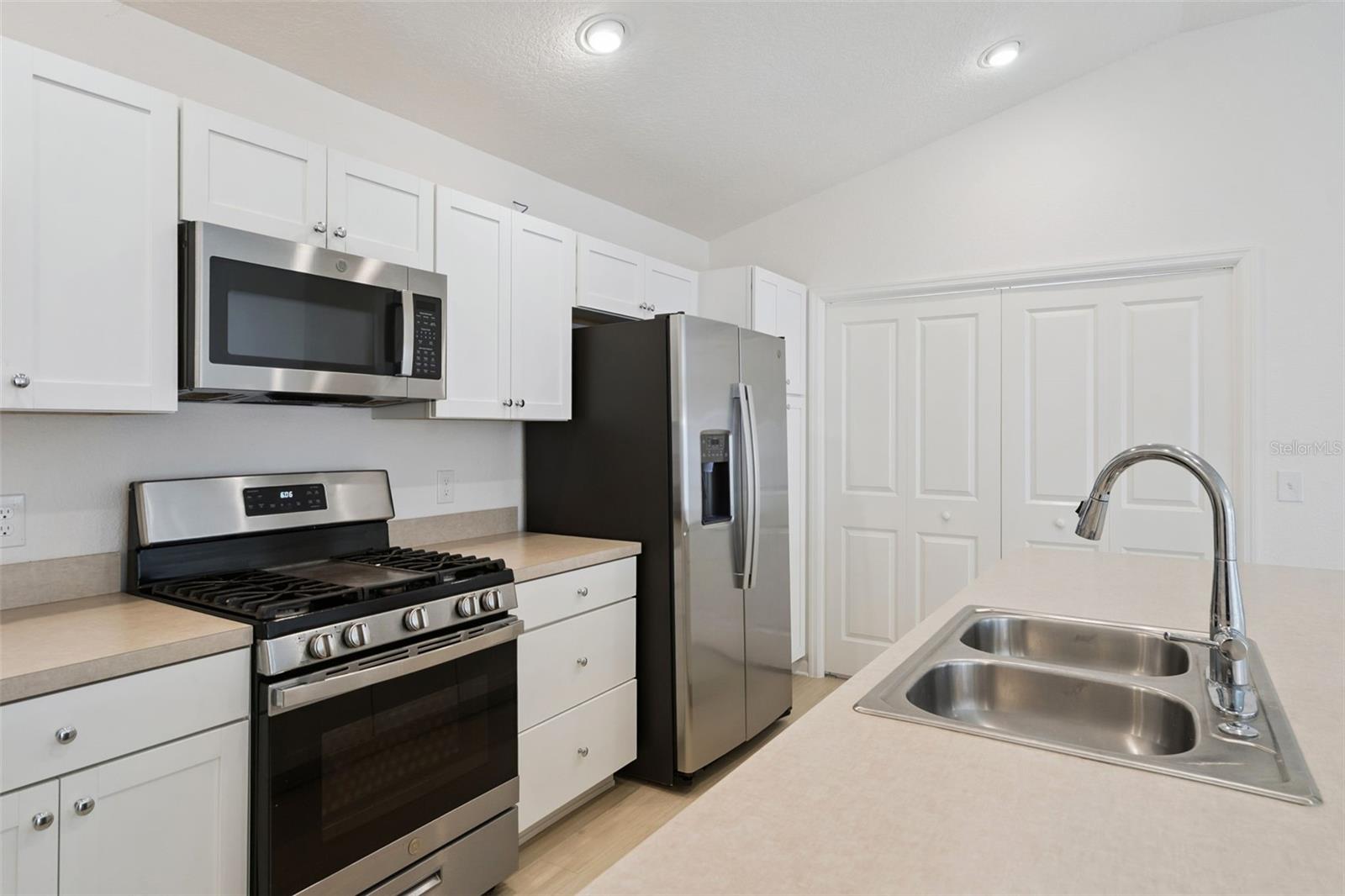 Image 8 of 17 For 7548 Kuenher Court