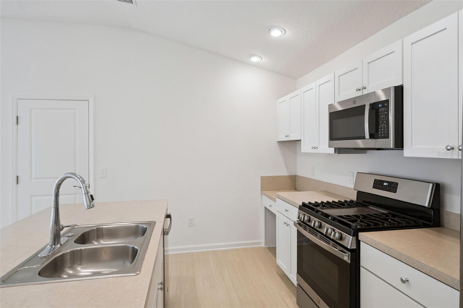 Image 9 of 17 For 7548 Kuenher Court