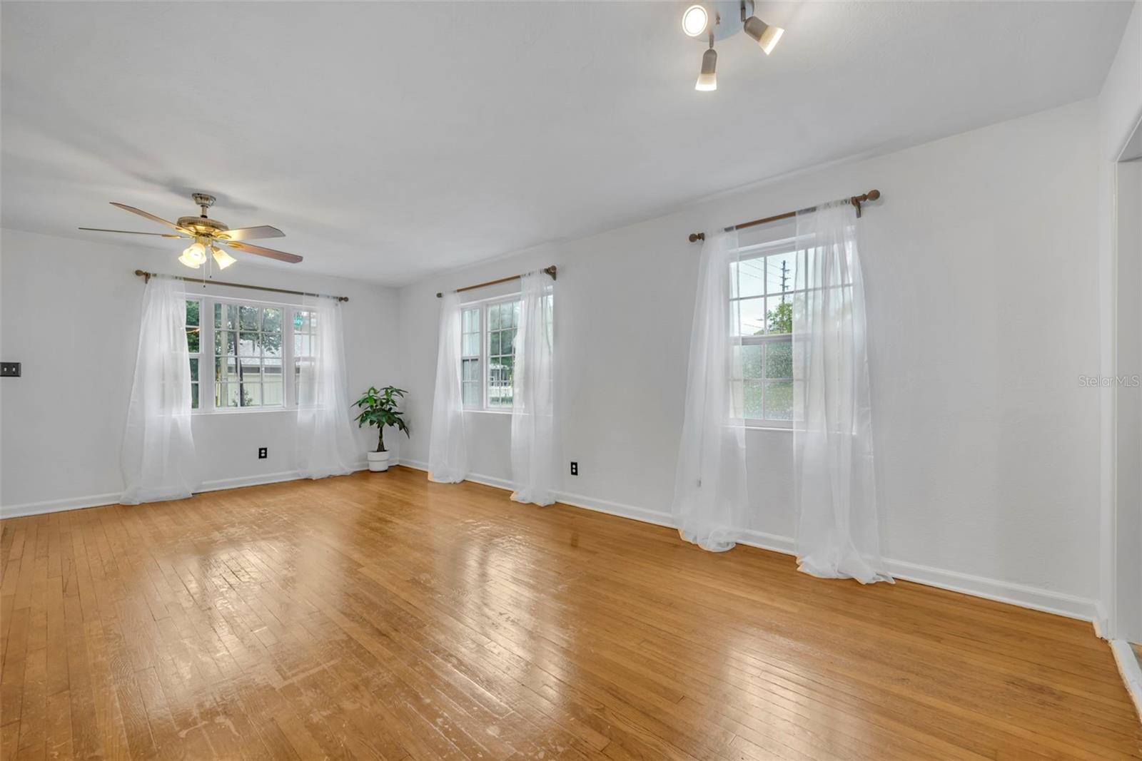 Image 10 of 37 For 612 Kaley Street