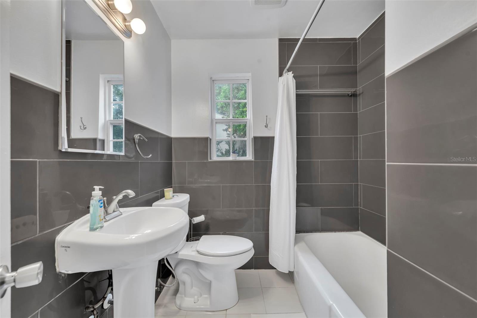 Image 15 of 37 For 612 Kaley Street