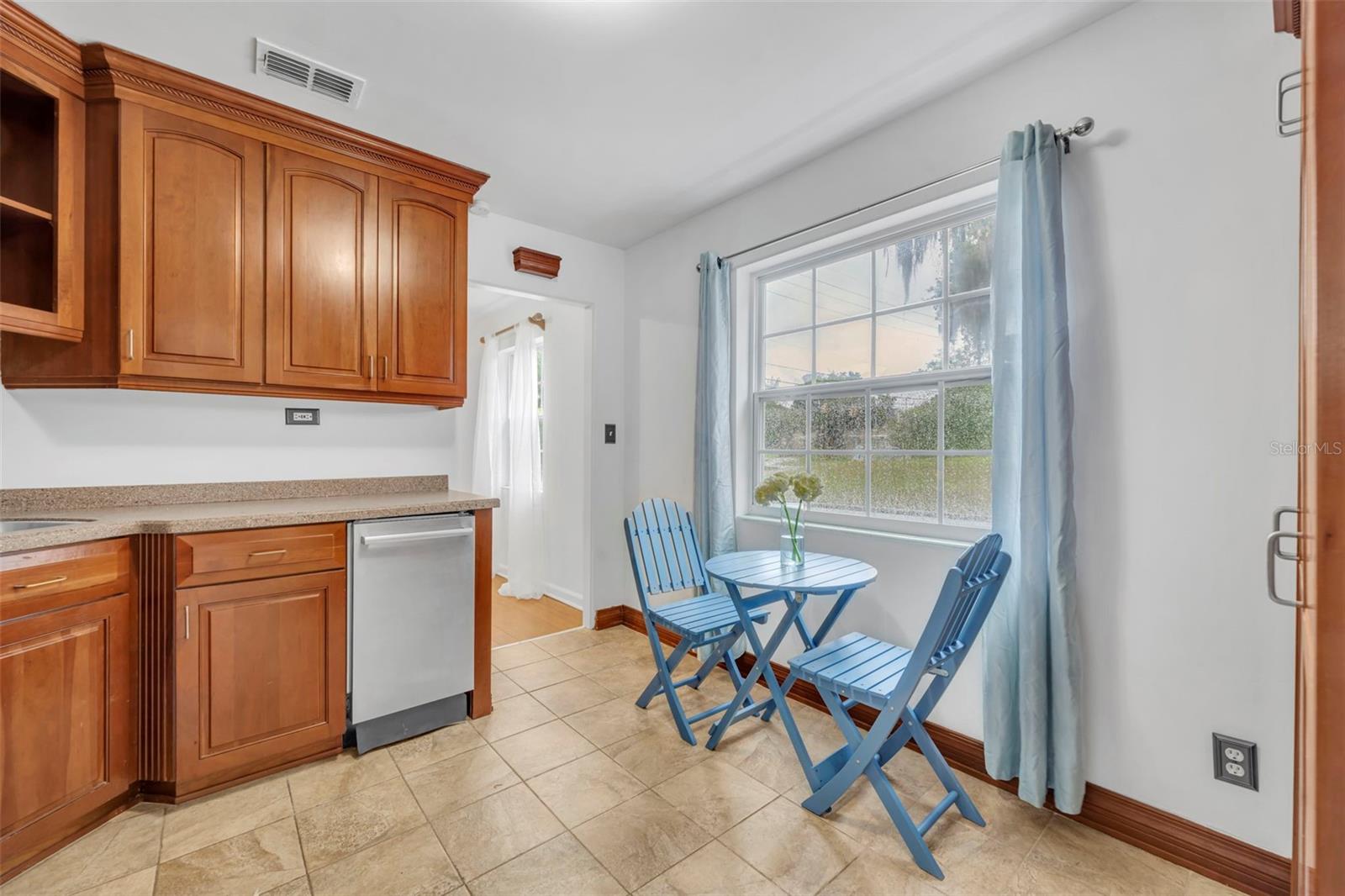 Image 17 of 37 For 612 Kaley Street