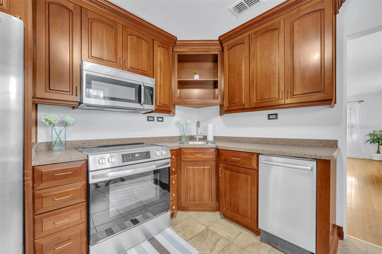 Image 20 of 37 For 612 Kaley Street