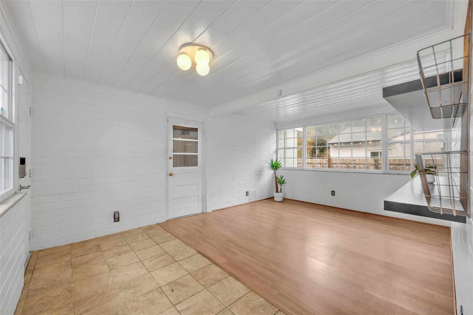 Image 22 of 37 For 612 Kaley Street