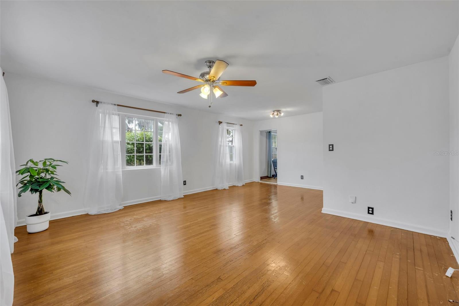 Image 6 of 37 For 612 Kaley Street