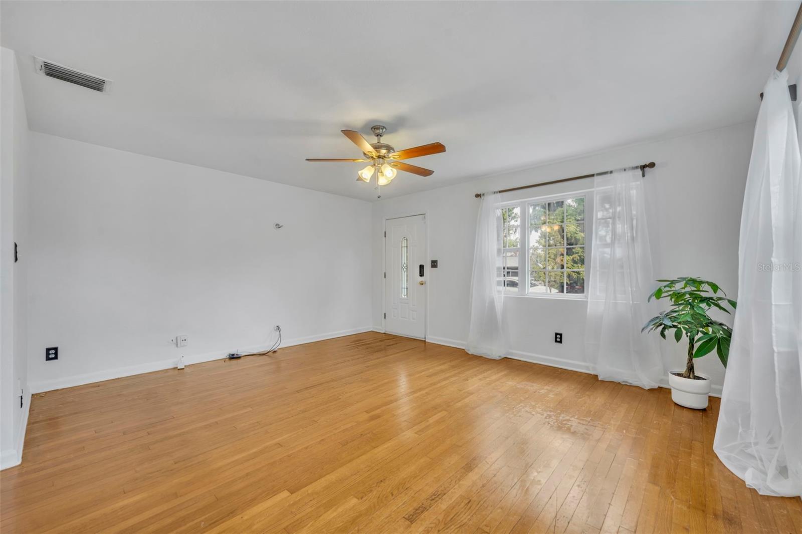 Image 8 of 37 For 612 Kaley Street