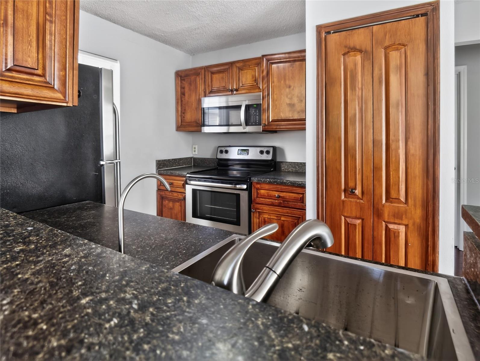 Image 14 of 28 For 682 Youngstown Parkway 334