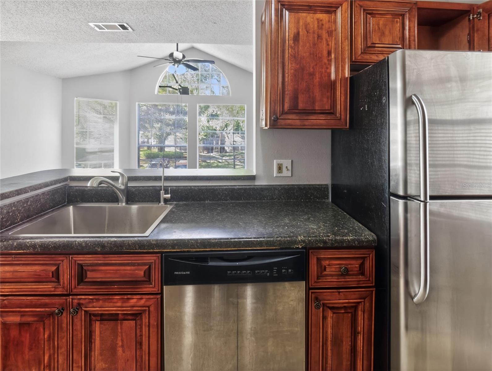 Image 15 of 28 For 682 Youngstown Parkway 334