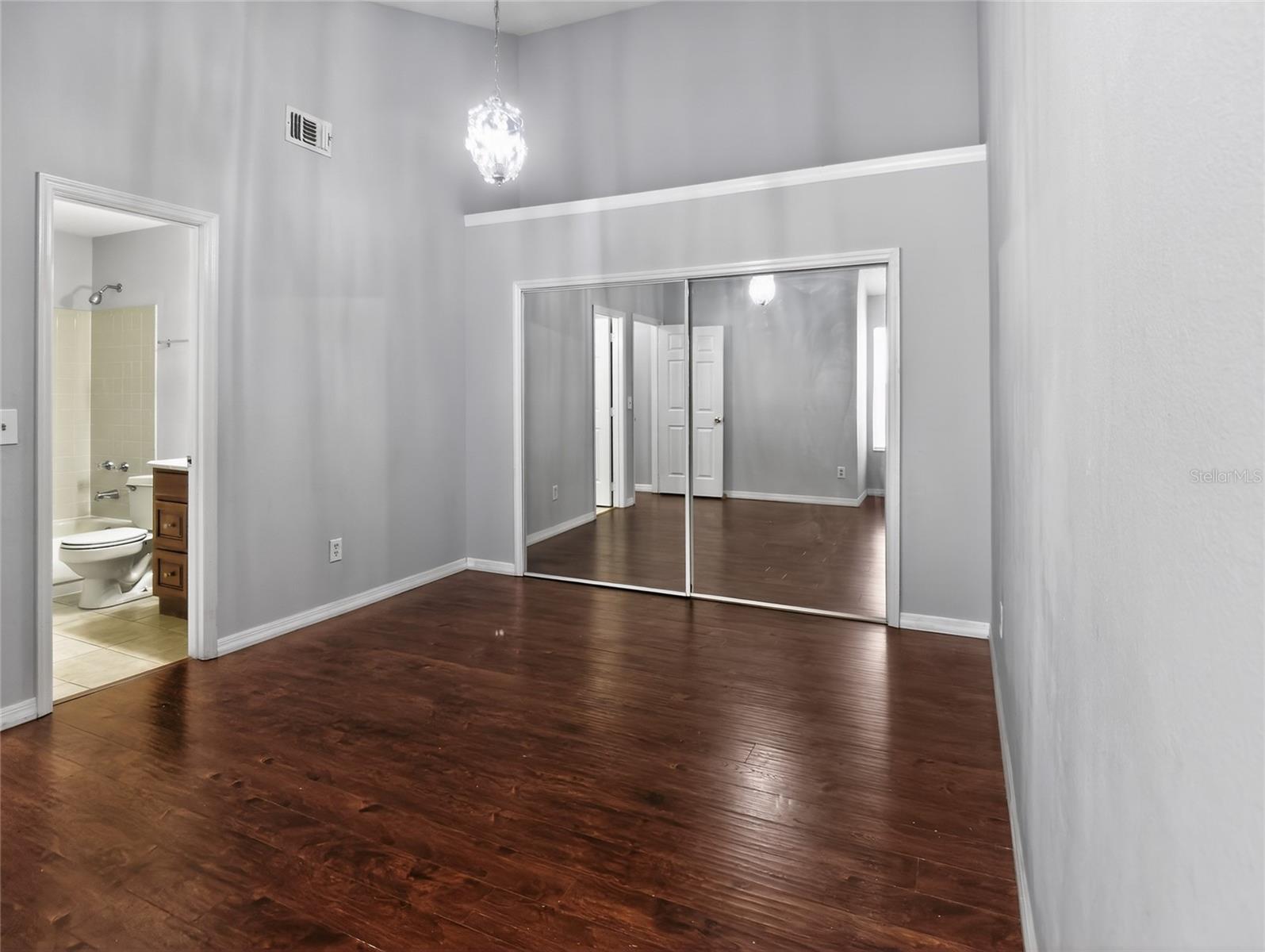 Image 17 of 28 For 682 Youngstown Parkway 334