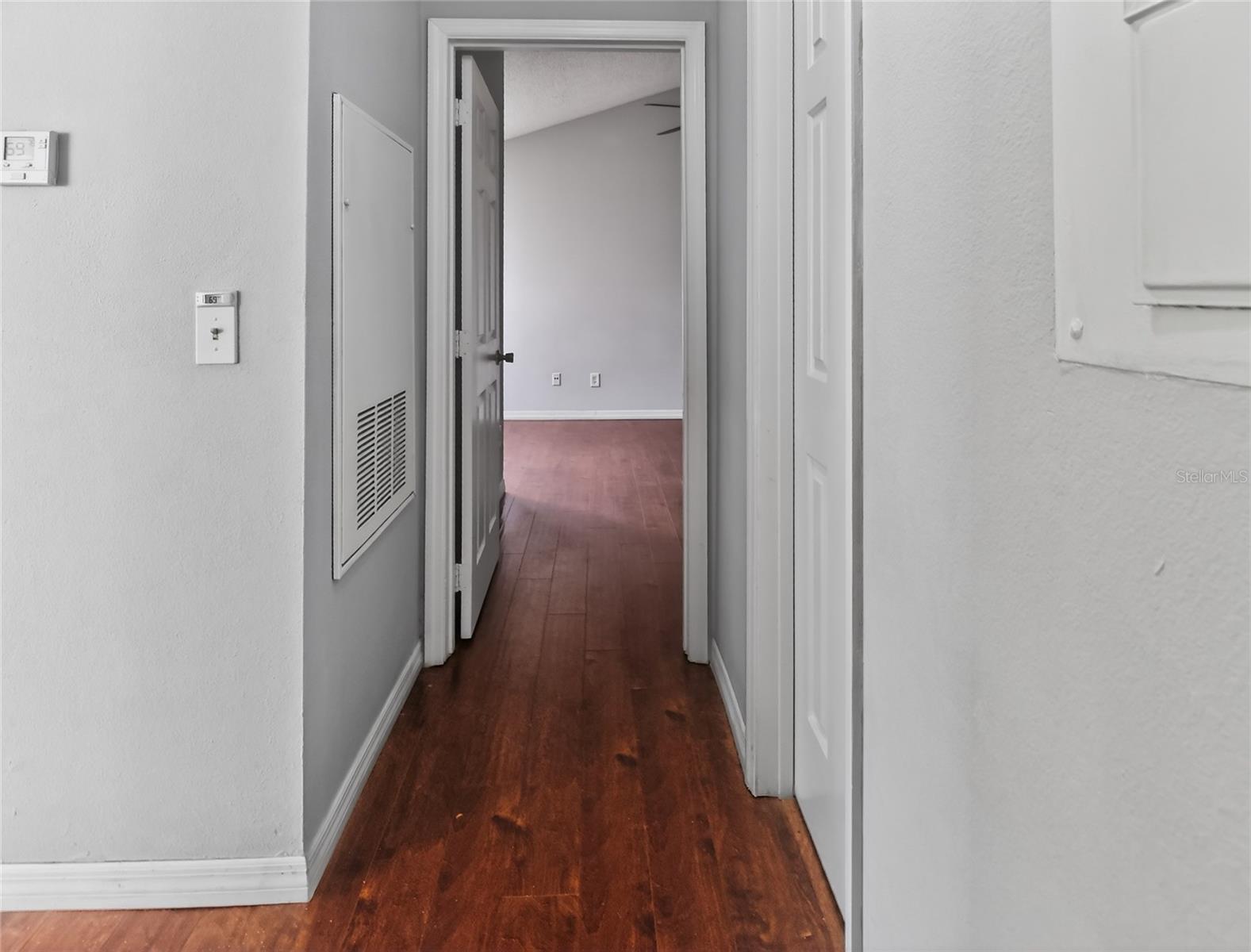 Image 20 of 28 For 682 Youngstown Parkway 334