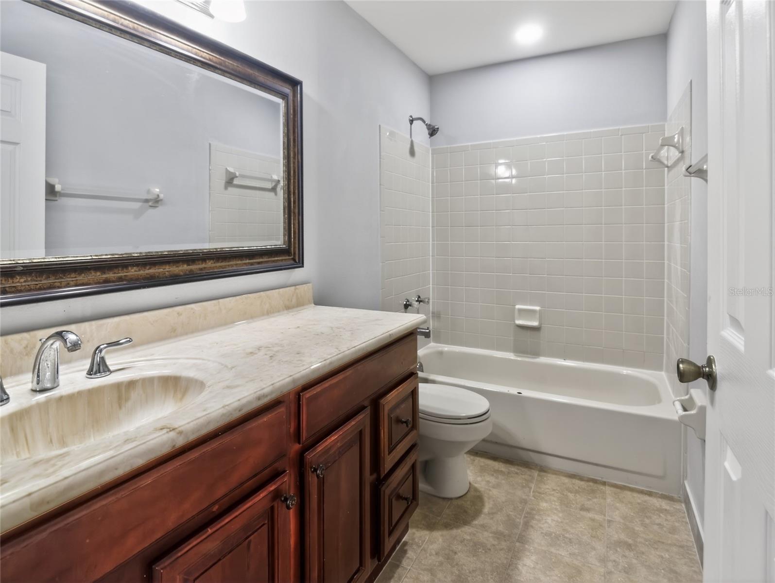 Image 24 of 28 For 682 Youngstown Parkway 334