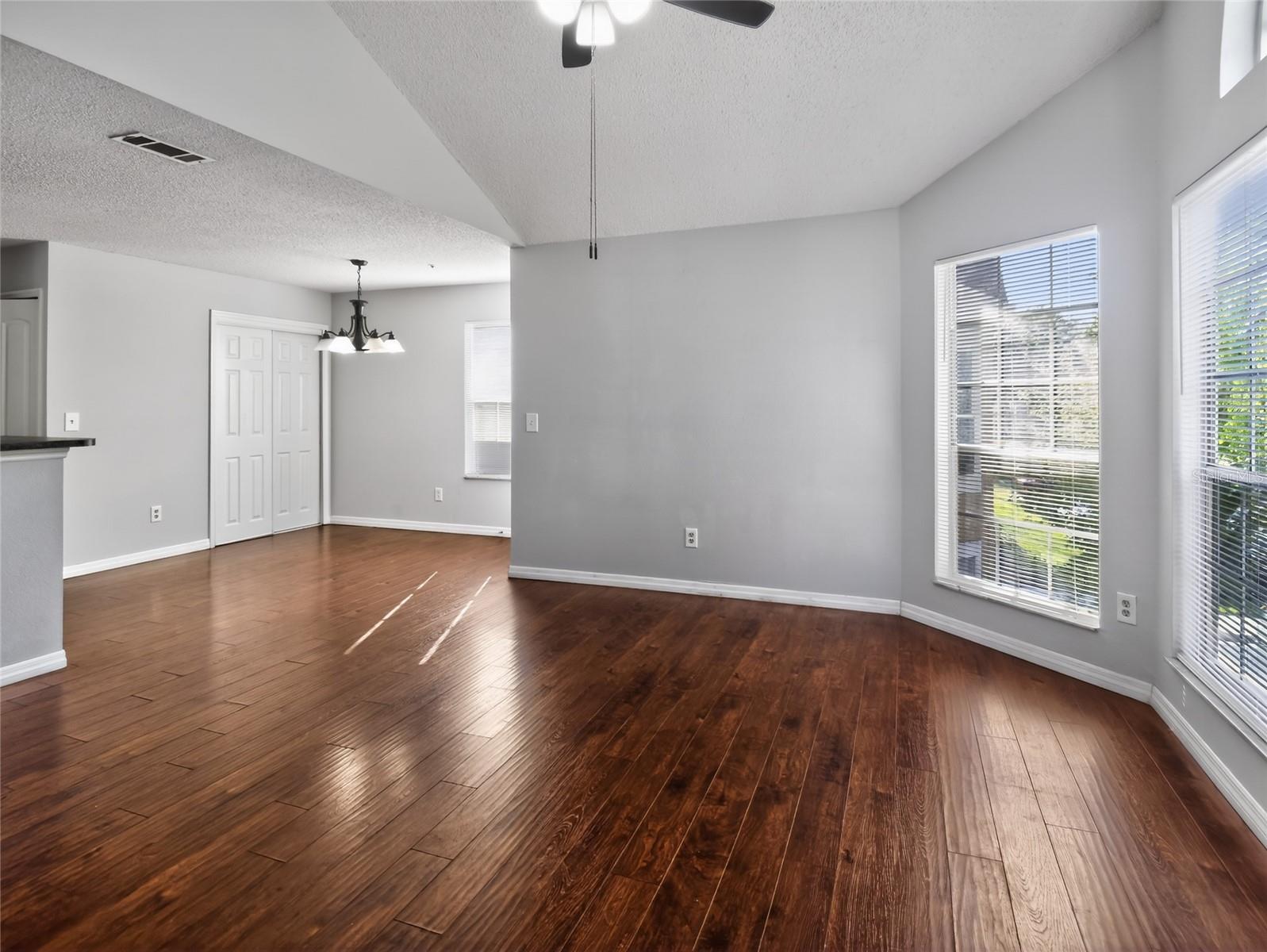 Image 7 of 28 For 682 Youngstown Parkway 334