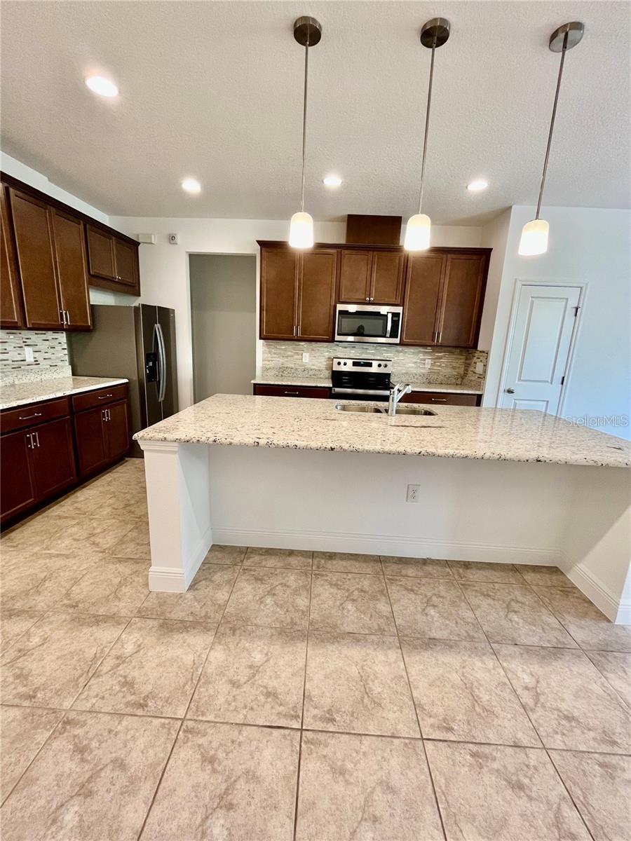 Image 3 of 23 For 14815 Milfoil Avenue