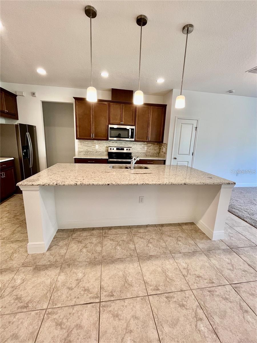 Image 7 of 23 For 14815 Milfoil Avenue