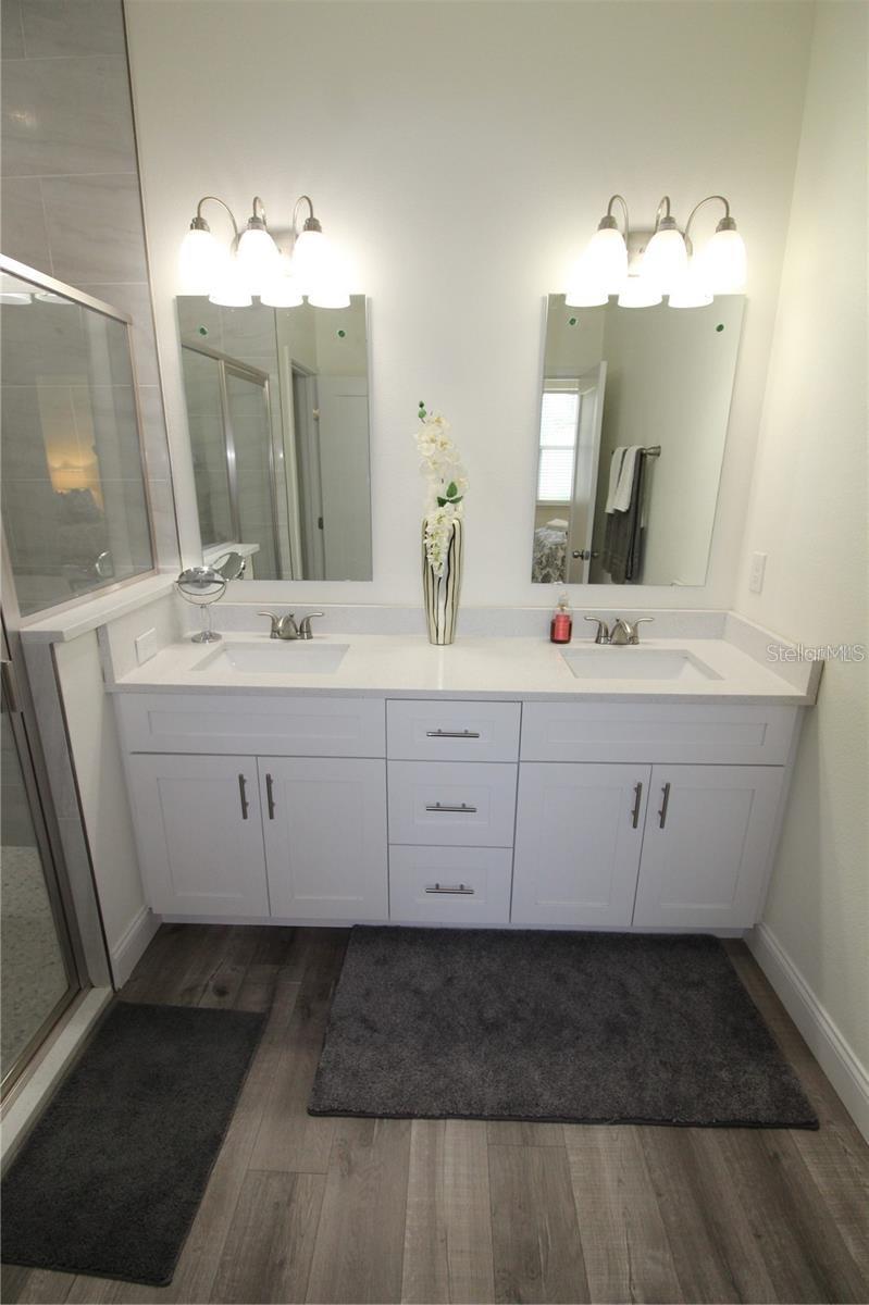 Image 10 of 27 For 821 Land Avenue