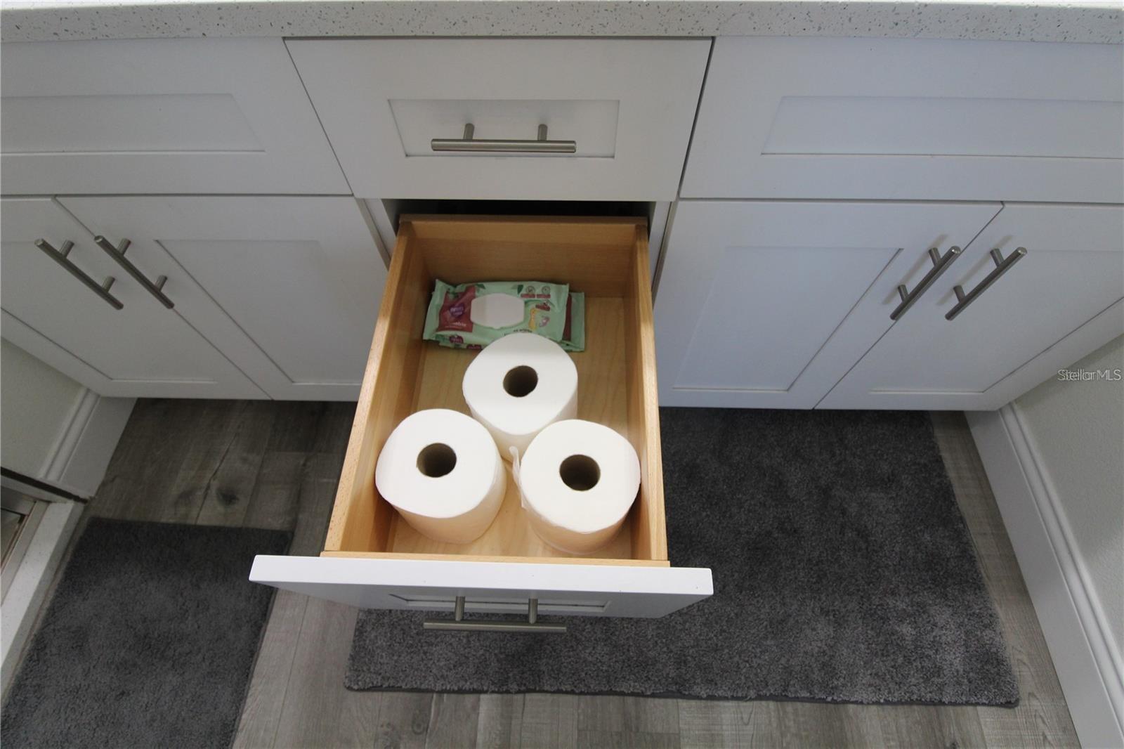 Image 12 of 27 For 821 Land Avenue