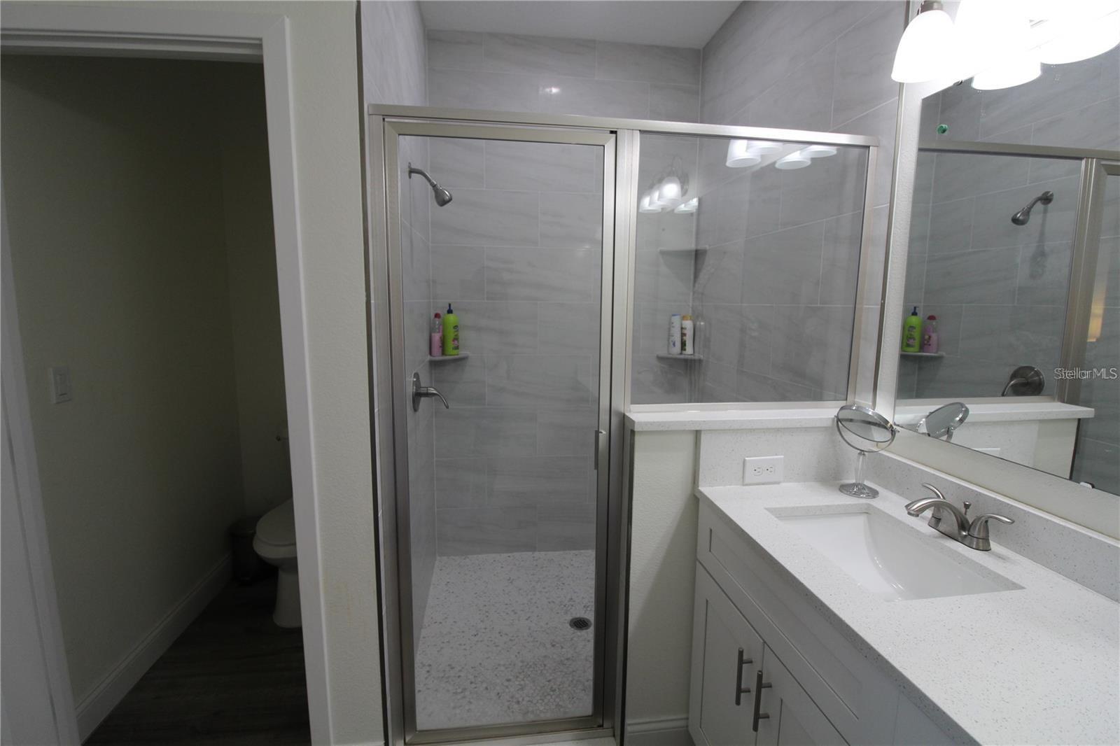 Image 13 of 27 For 821 Land Avenue