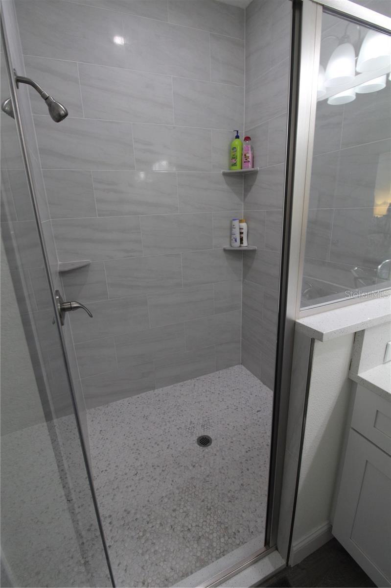 Image 14 of 27 For 821 Land Avenue