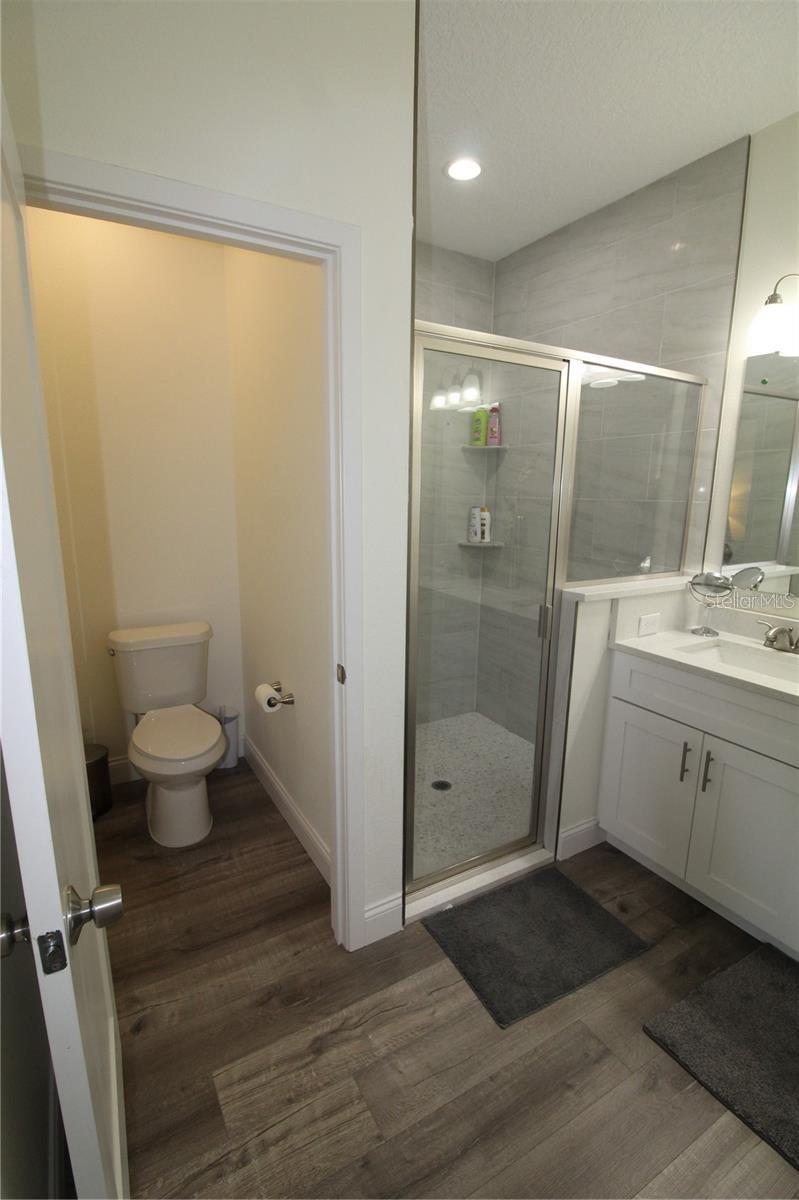 Image 15 of 27 For 821 Land Avenue