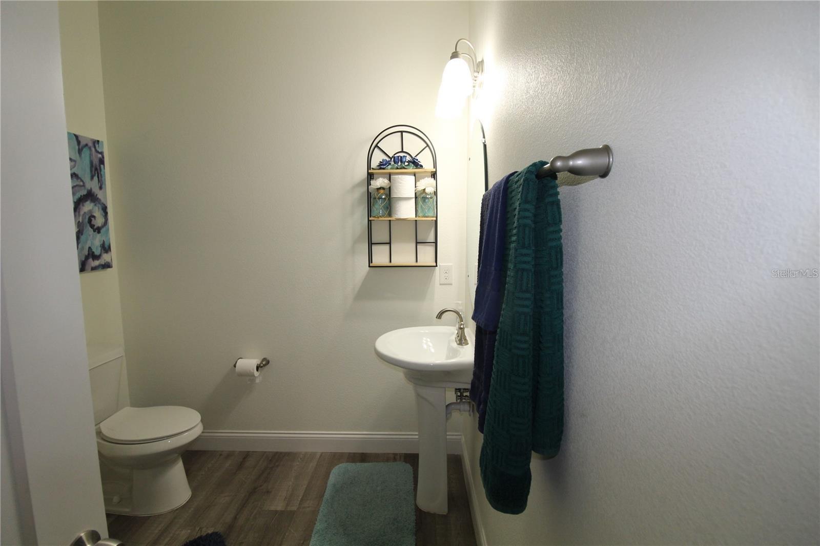 Image 18 of 27 For 821 Land Avenue