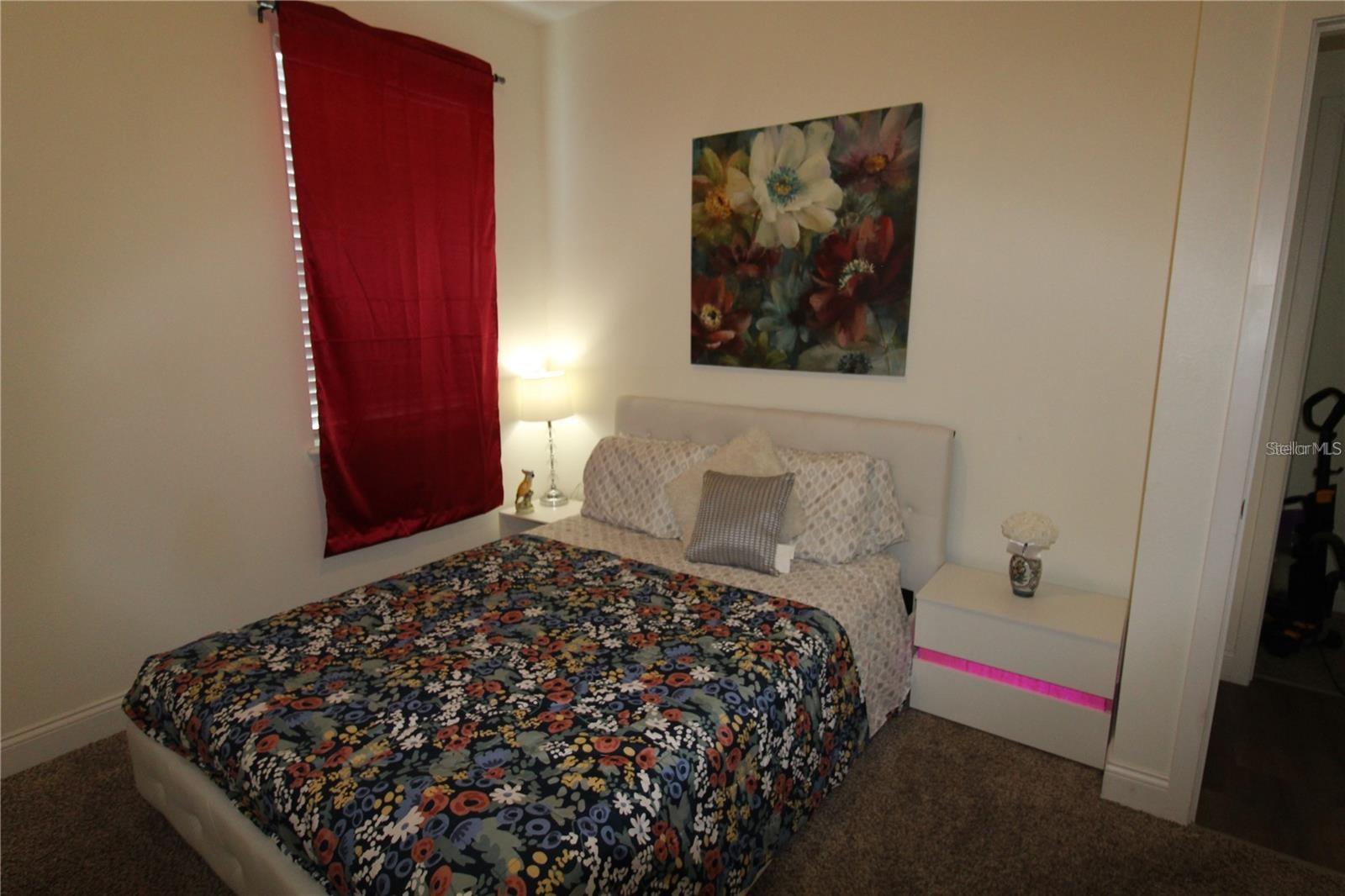 Image 19 of 27 For 821 Land Avenue