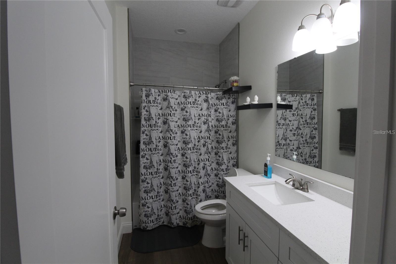 Image 21 of 27 For 821 Land Avenue