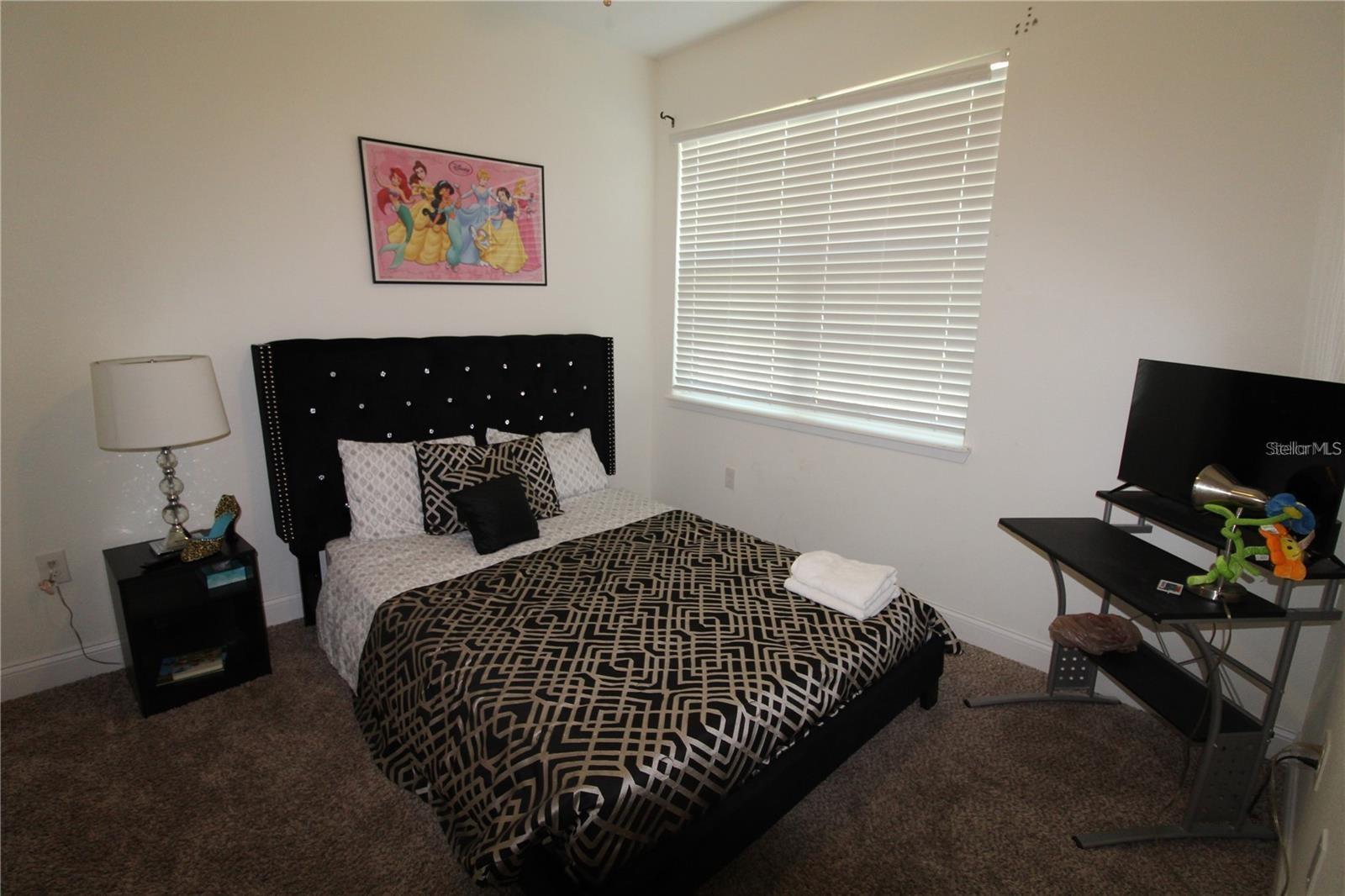 Image 22 of 27 For 821 Land Avenue