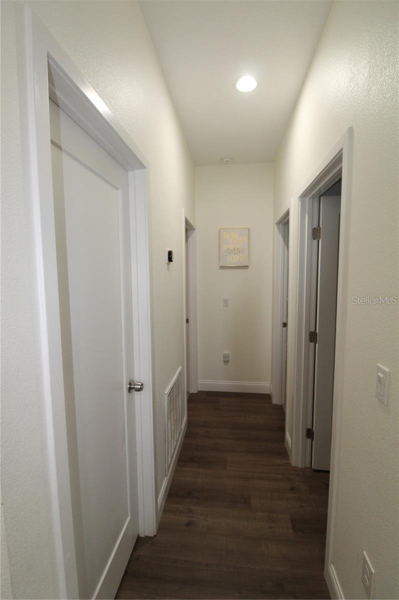 Image 24 of 27 For 821 Land Avenue