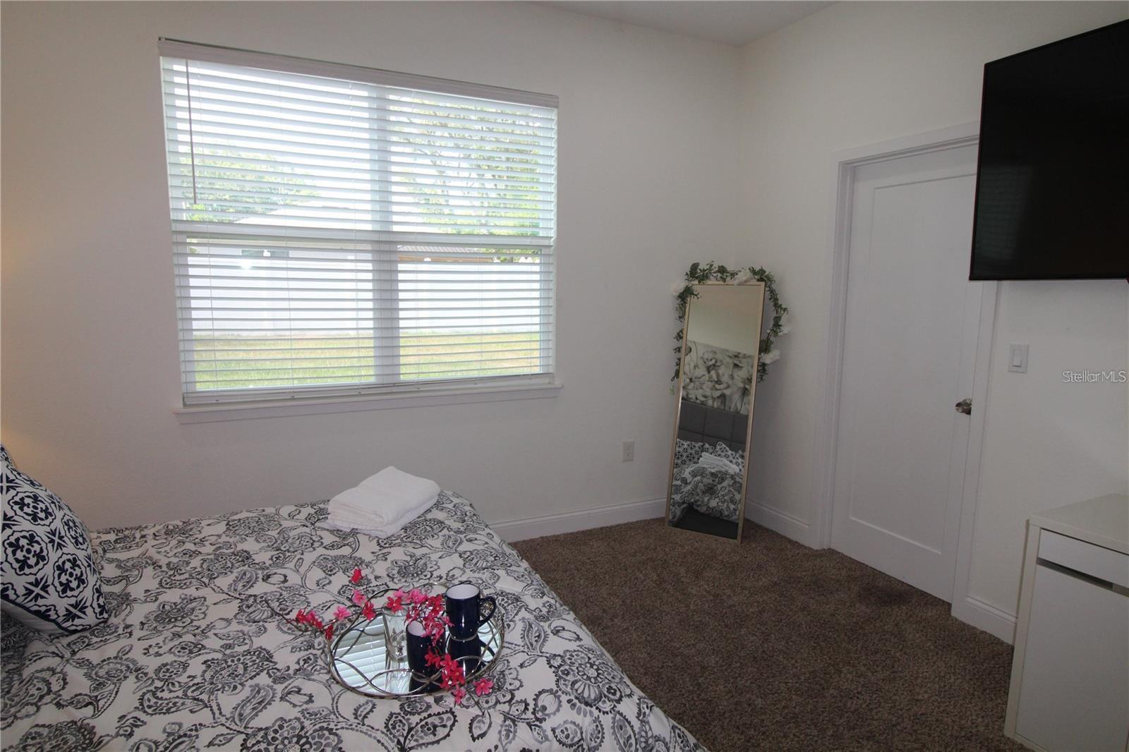 Image 8 of 27 For 821 Land Avenue