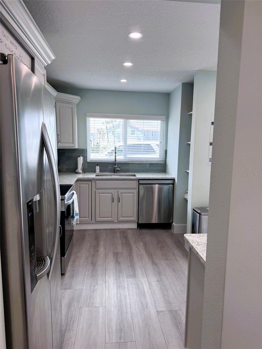 Image 5 of 27 For 4783 Atlantic Avenue E2