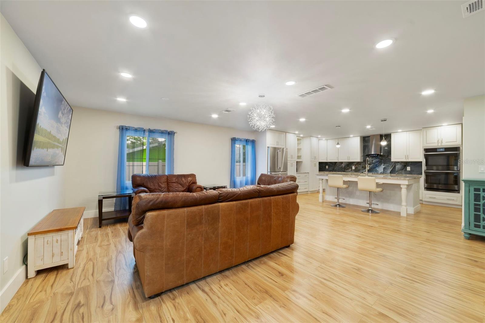 Image 11 of 37 For 905 Willow Run