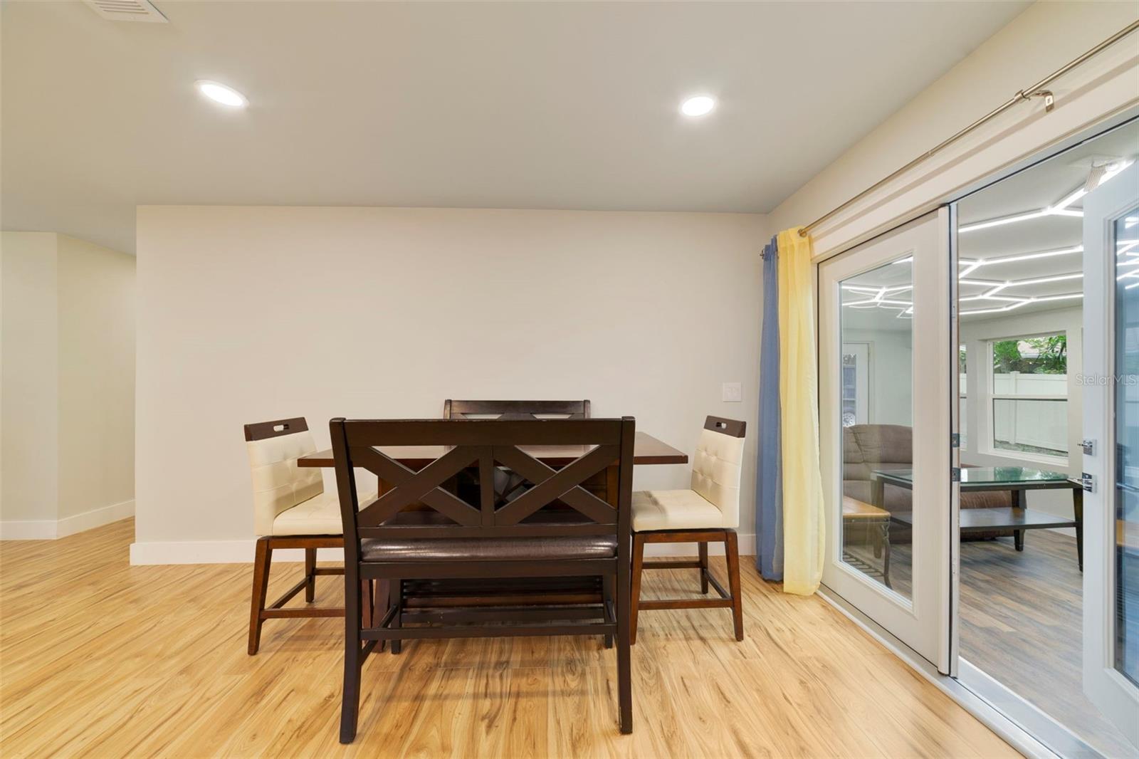 Image 15 of 37 For 905 Willow Run