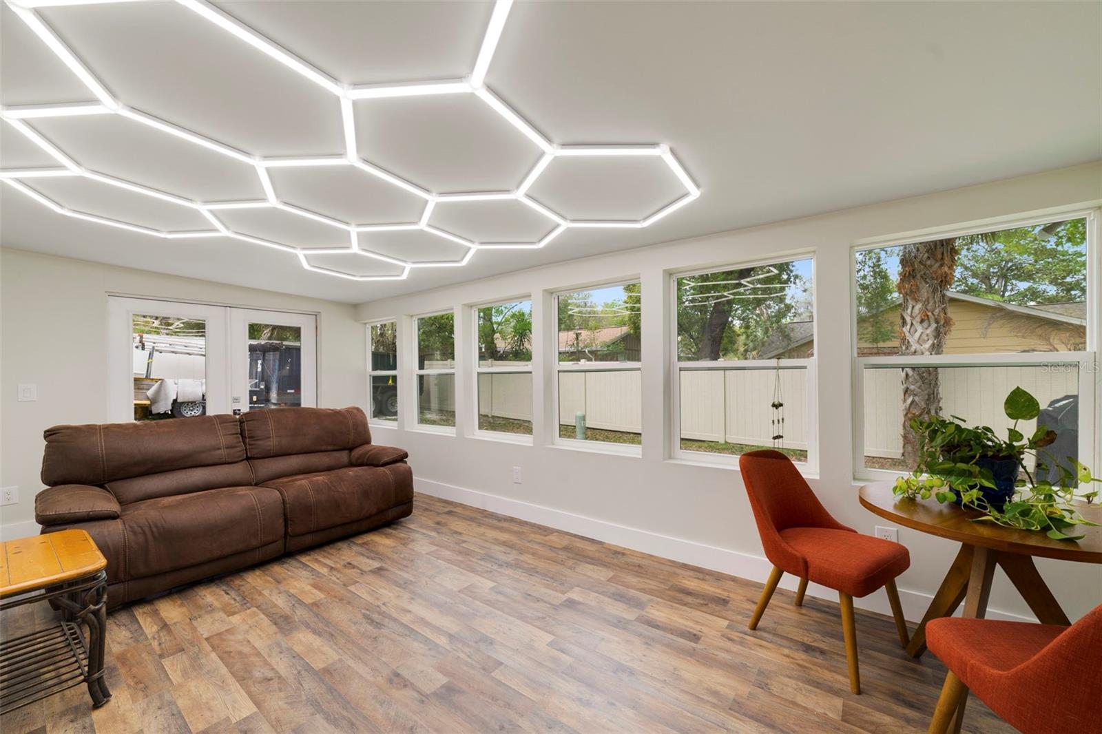 Image 18 of 37 For 905 Willow Run