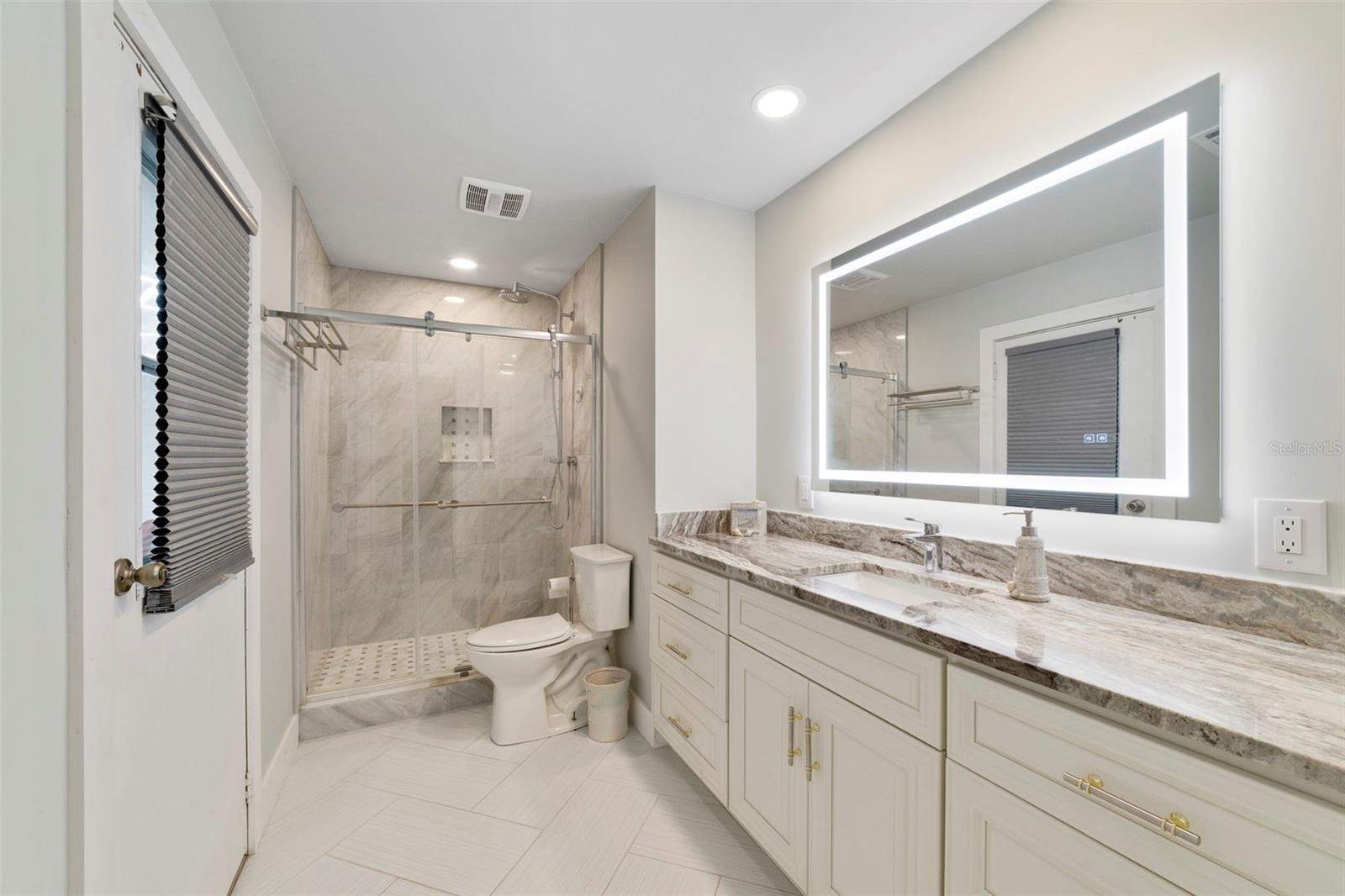 Image 22 of 37 For 905 Willow Run