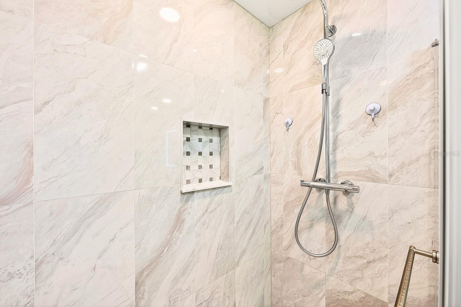 Image 23 of 37 For 905 Willow Run