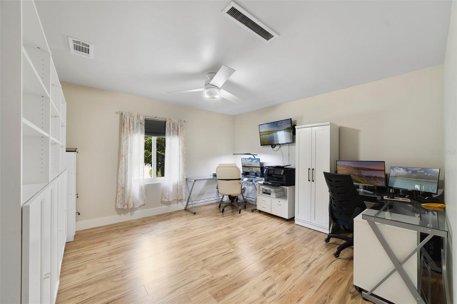 Image 24 of 37 For 905 Willow Run