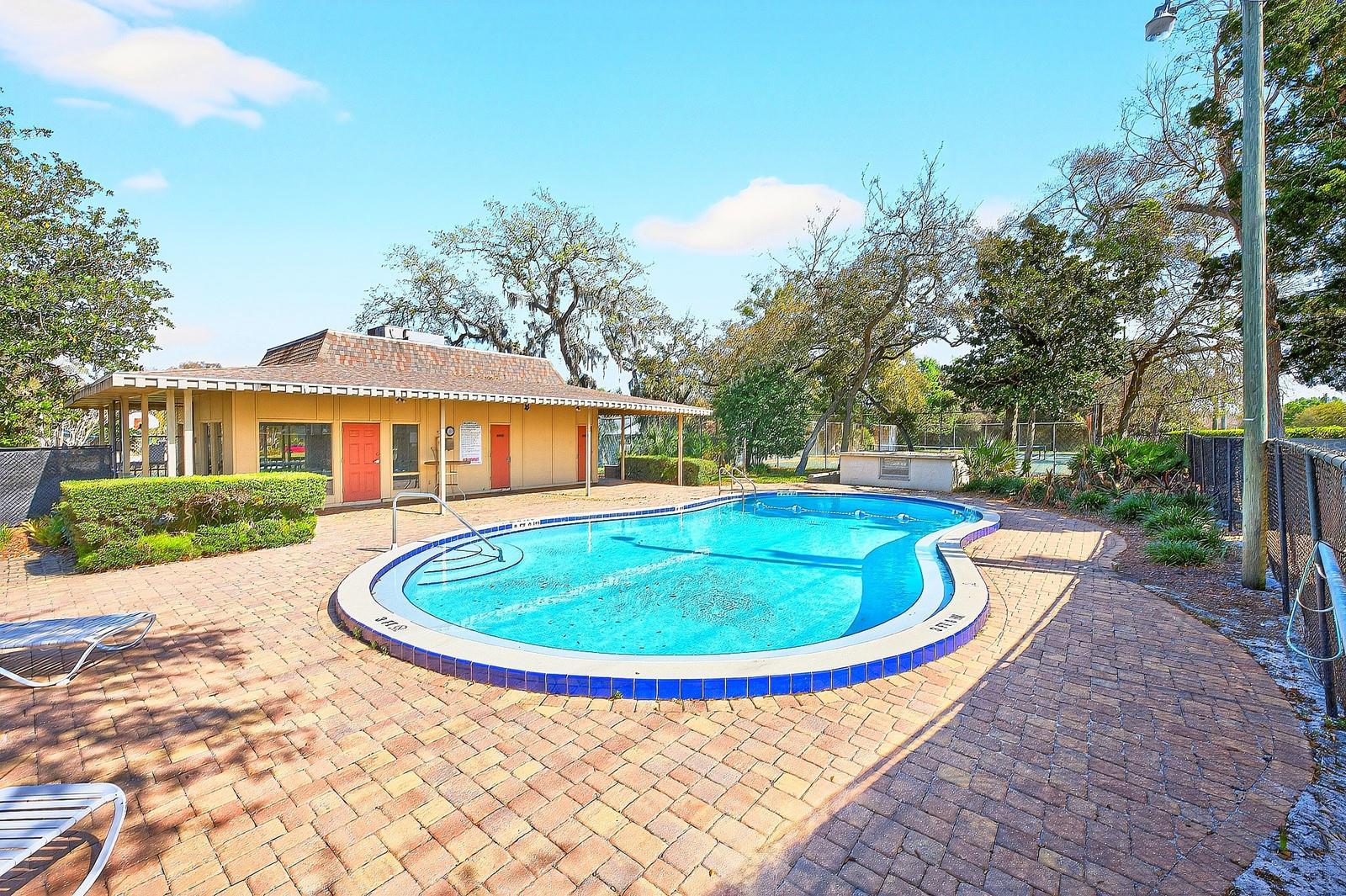 Image 32 of 37 For 905 Willow Run