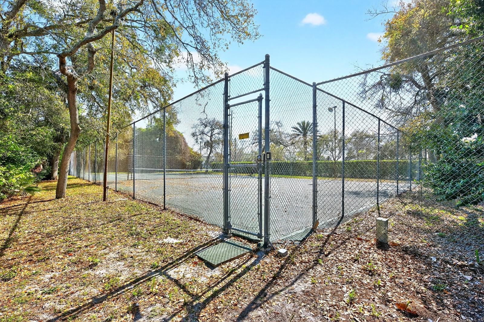 Image 33 of 37 For 905 Willow Run