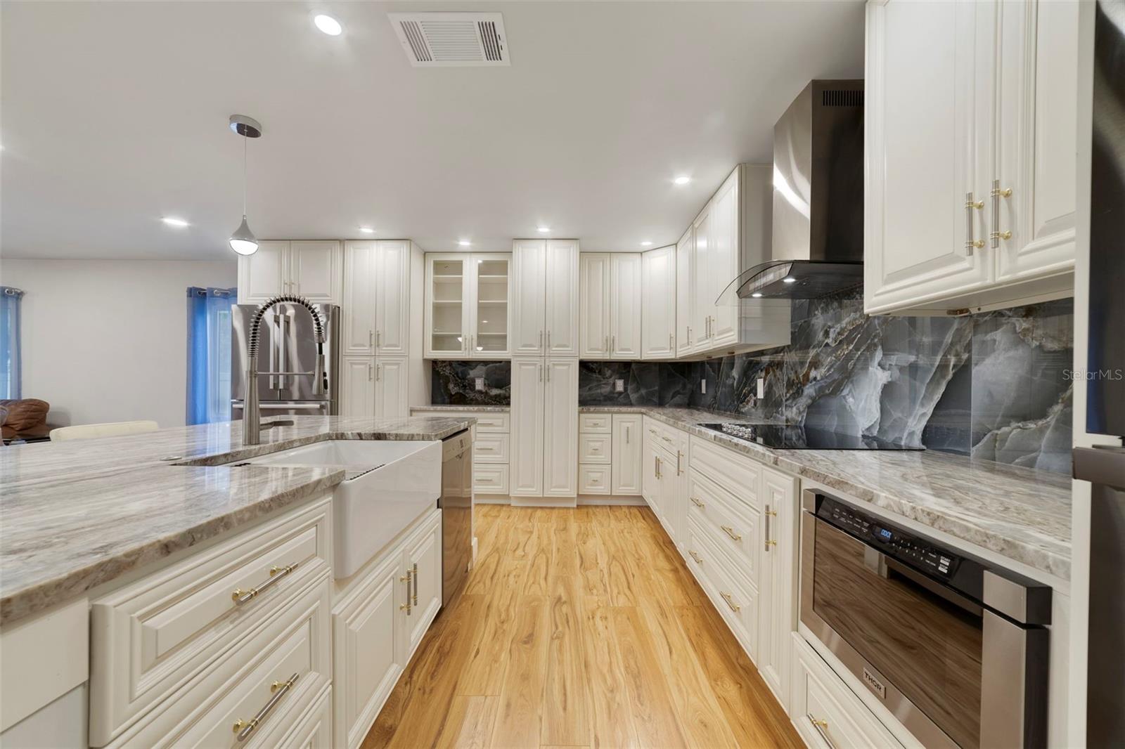 Image 8 of 37 For 905 Willow Run