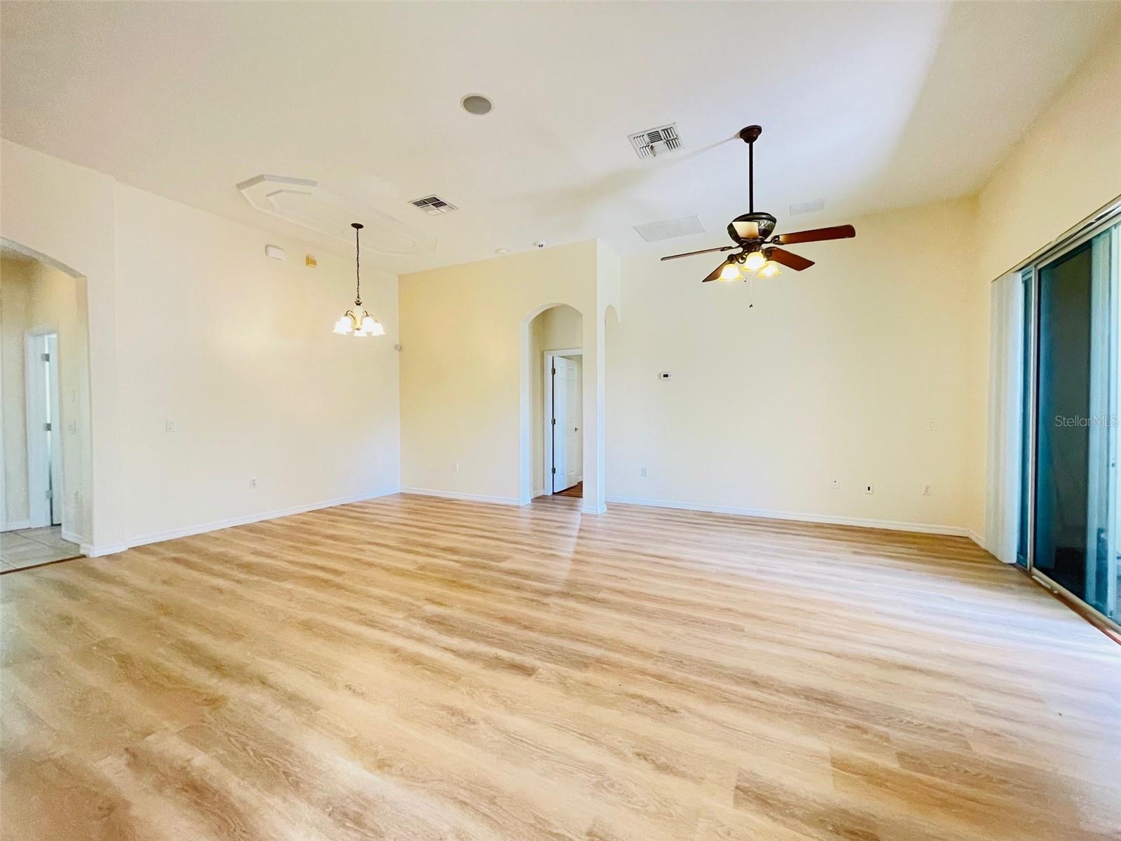 Image 6 of 30 For 935 Lascala Drive