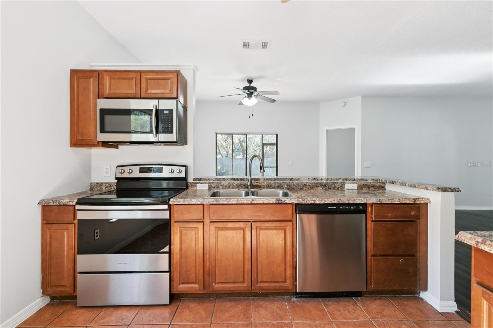 Image 14 of 27 For 1046 Whittier Circle