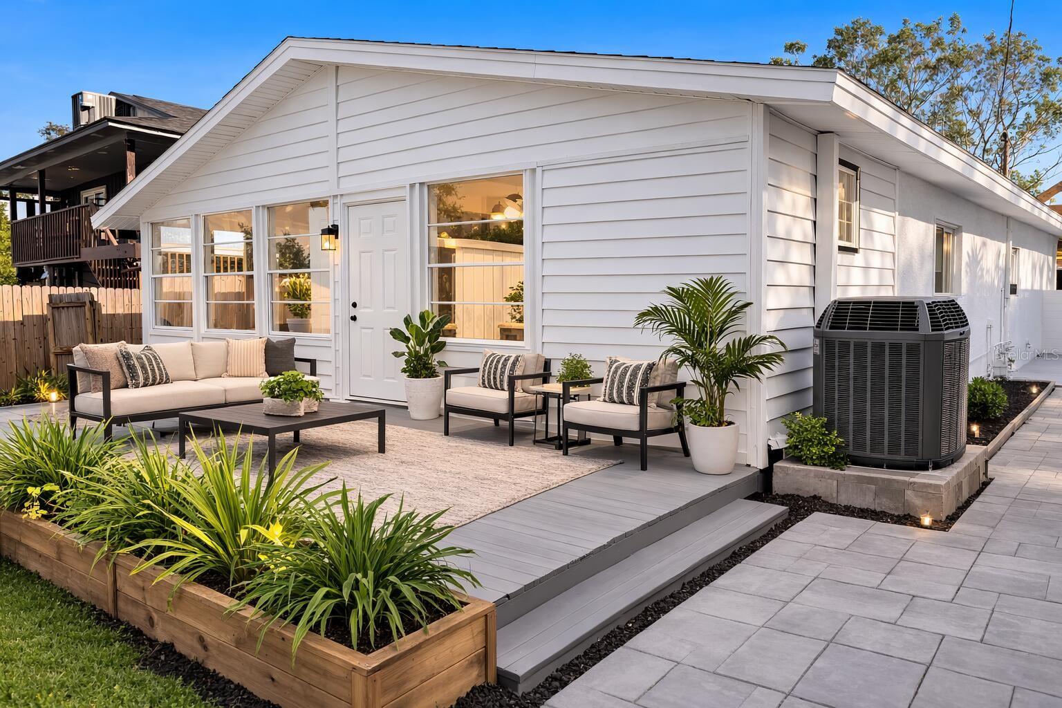 Image 2 of 9 For 1827 Montana Avenue Ne