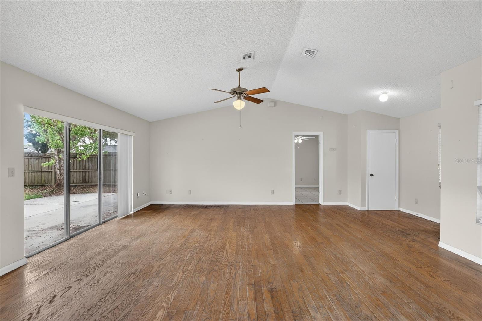 Image 10 of 39 For 9823 Balmoral Circle