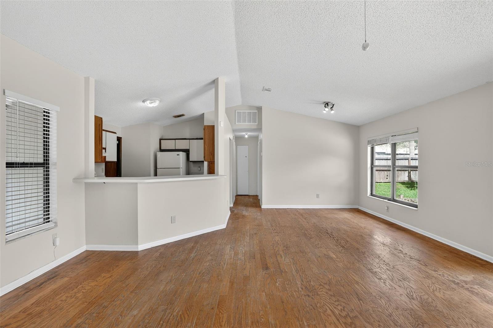 Image 12 of 39 For 9823 Balmoral Circle