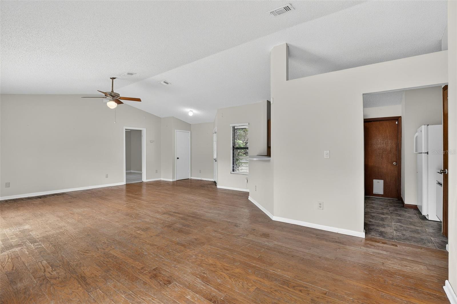 Image 13 of 39 For 9823 Balmoral Circle