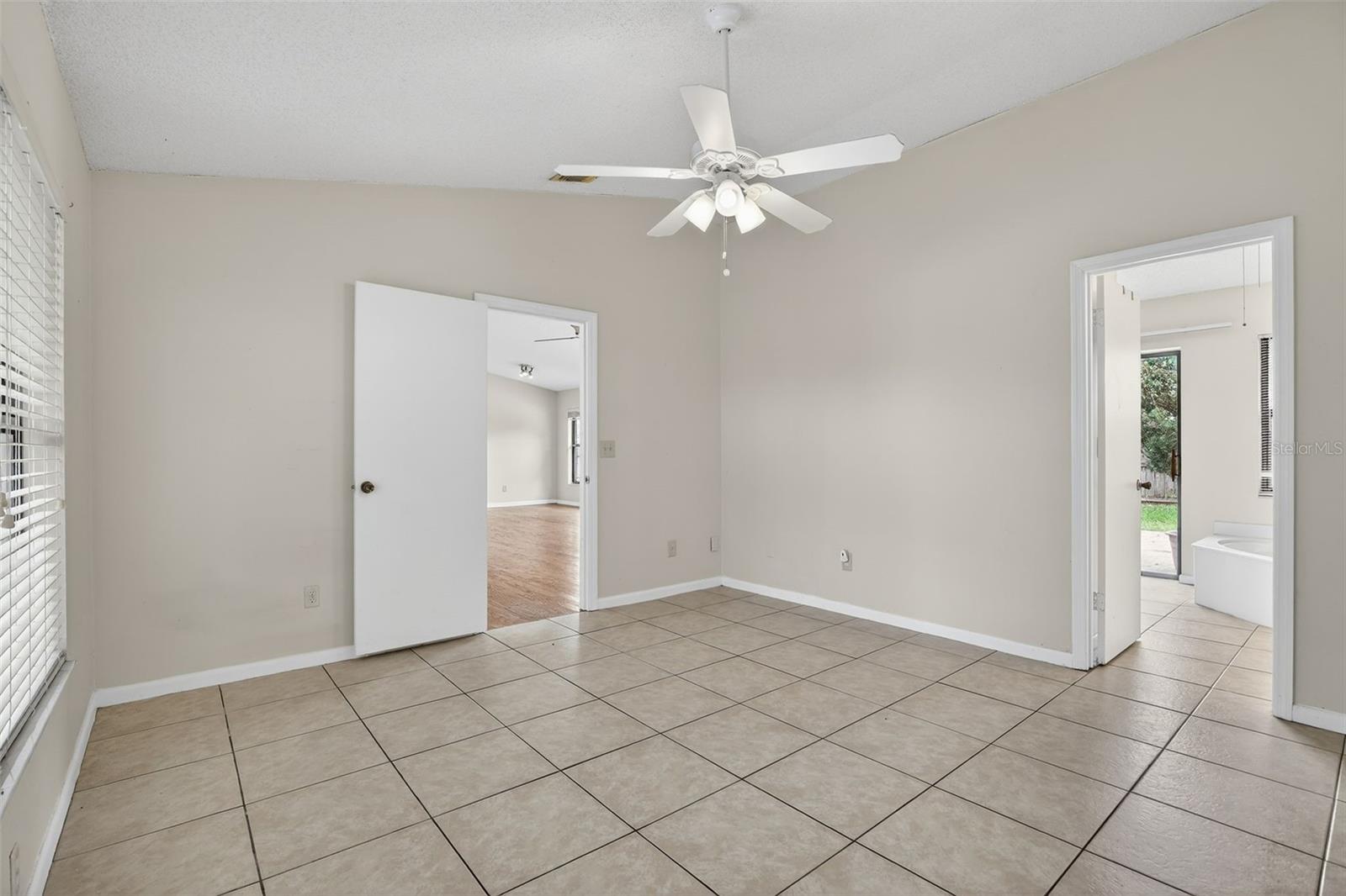 Image 21 of 39 For 9823 Balmoral Circle